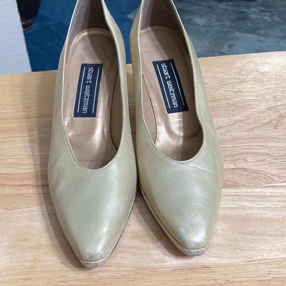Gold Stuart Weitzman heel-size 6AA